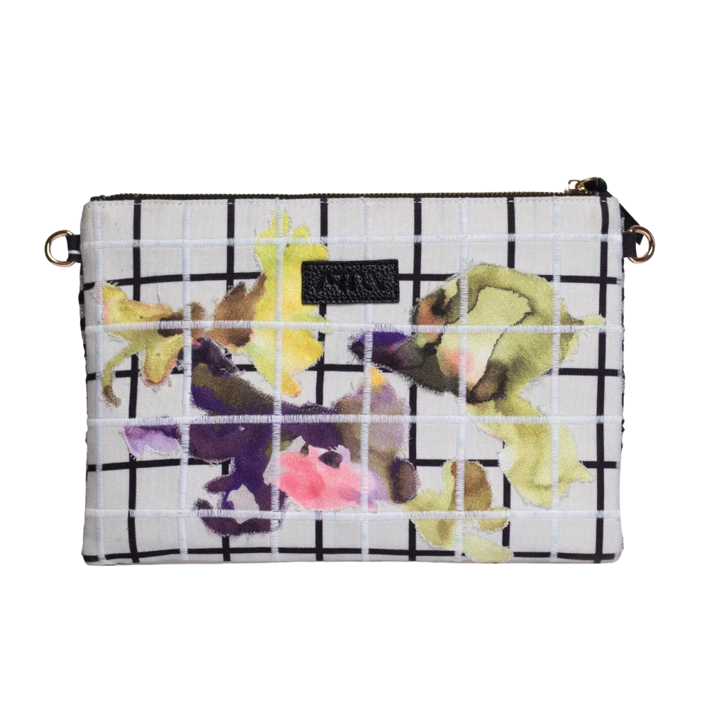 Carrie clutch in Stripes