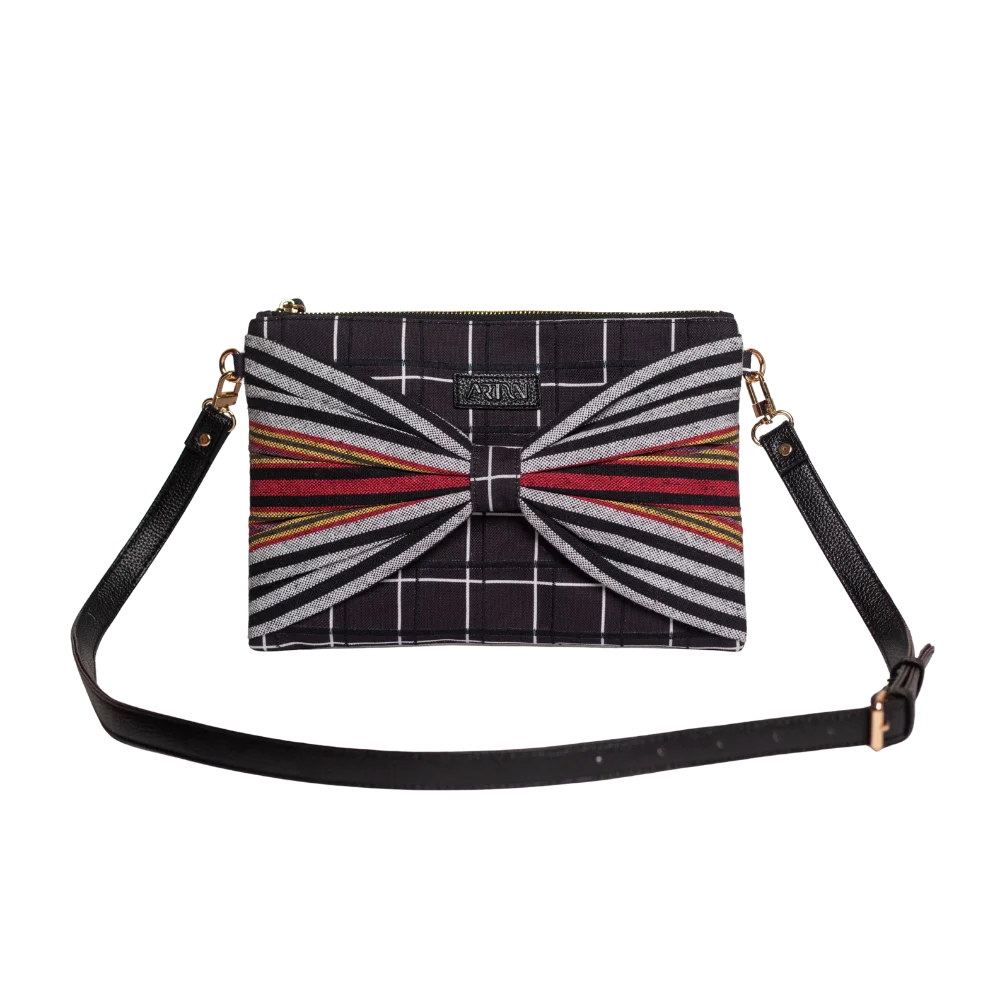 Carrie clutch in Black