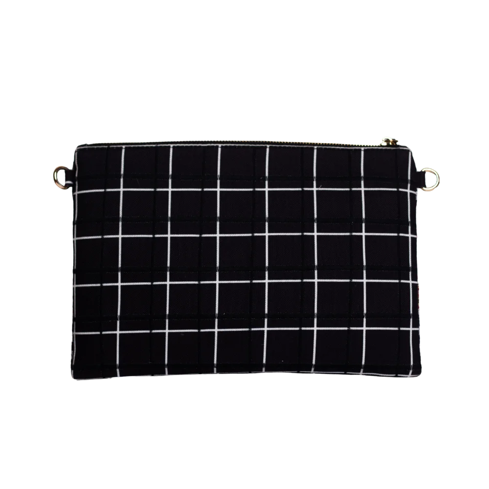 Carrie clutch in Black