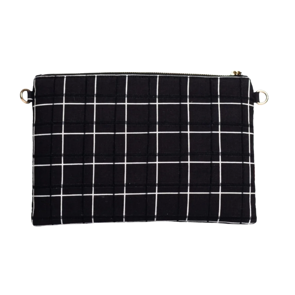Carrie clutch in Black