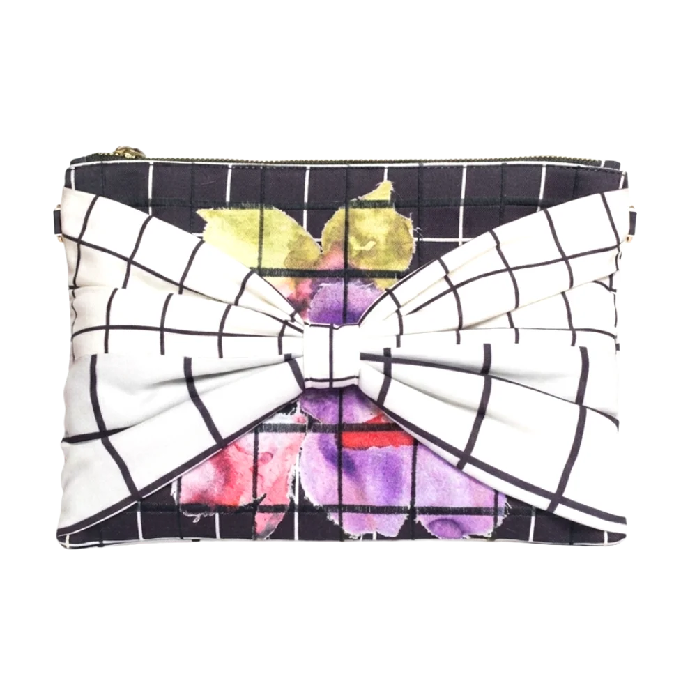Carrie clutch in Bloom